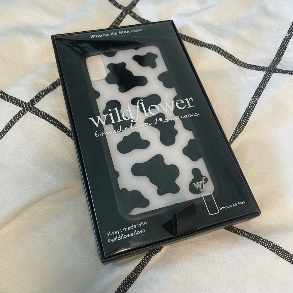 Wildflower cow print IPhone X Max case!